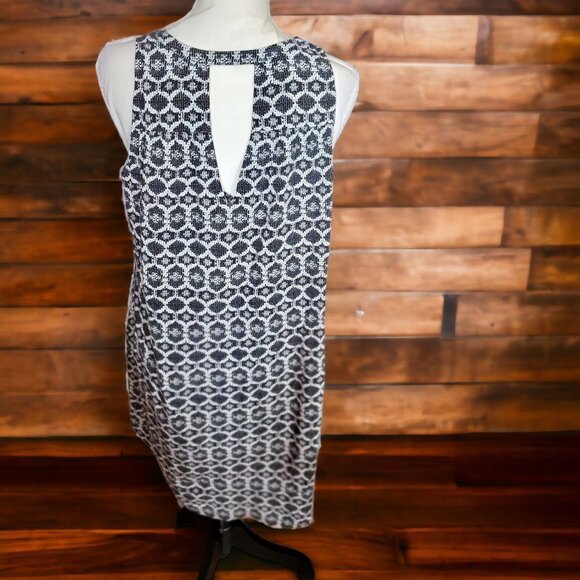 Old Navy Black & White Sleeveless Dress with Back Cut Out - in Size Large - Picture 2 of 4